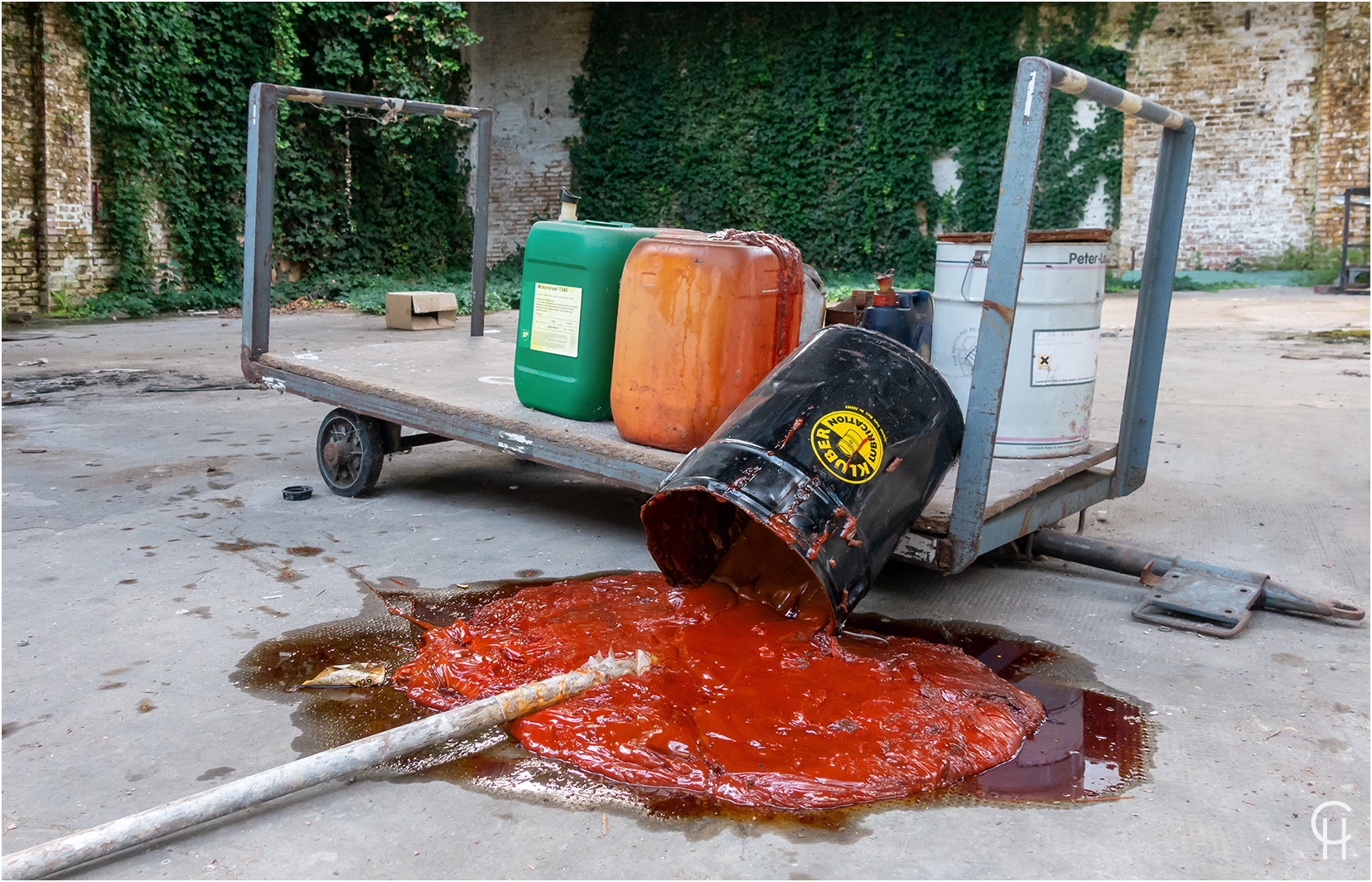 Urbex NRW - Der Chemie Unfall in der alten Möbelfabrik