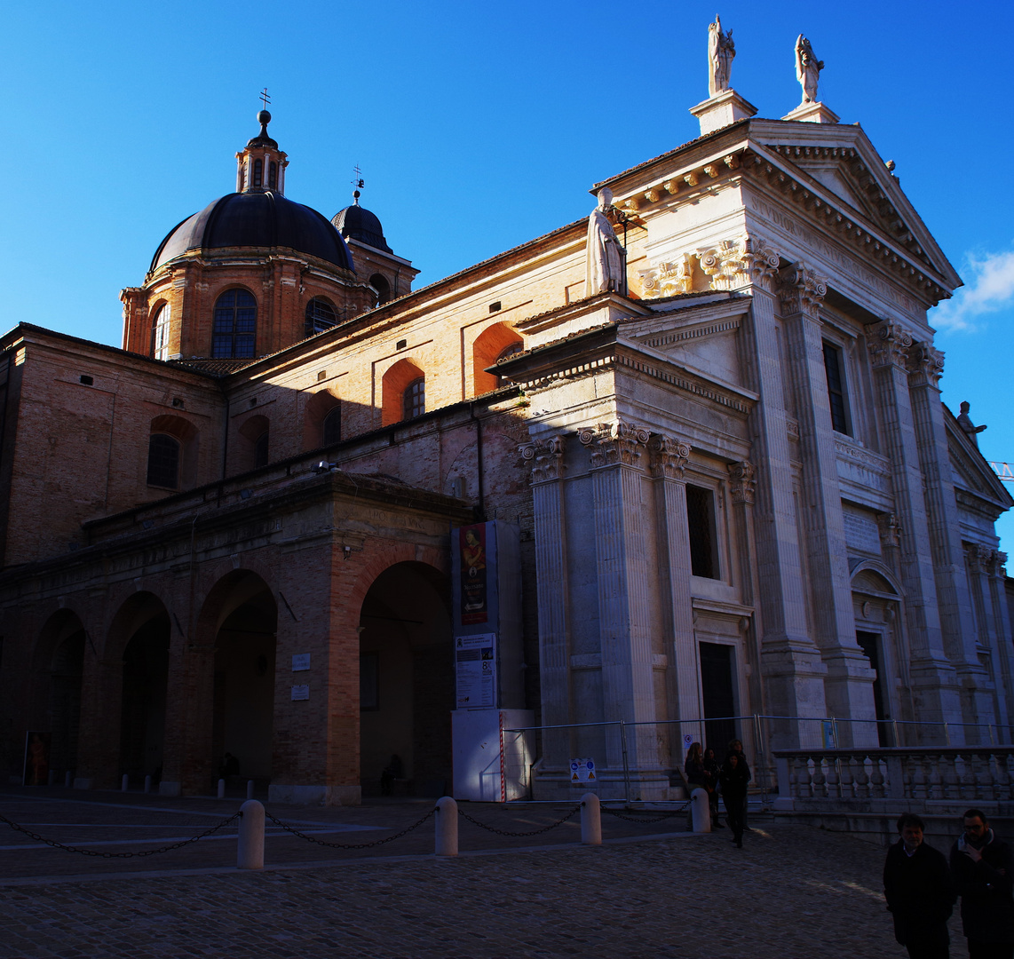 urbino  la  basilica.