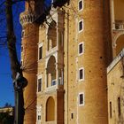 urbino  la  facciata   con i  torricini   del palazzo  ducale.