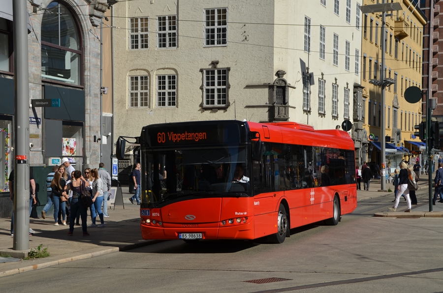 Urbino12 vor dem Hbf in Oslo auf der Linie 60