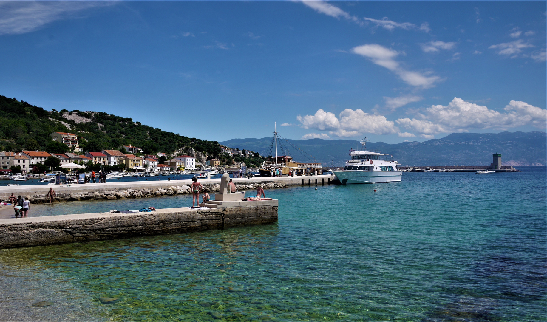 Urlaub 2016 - Blick auf badestrand und Anleger von Baska / Krk