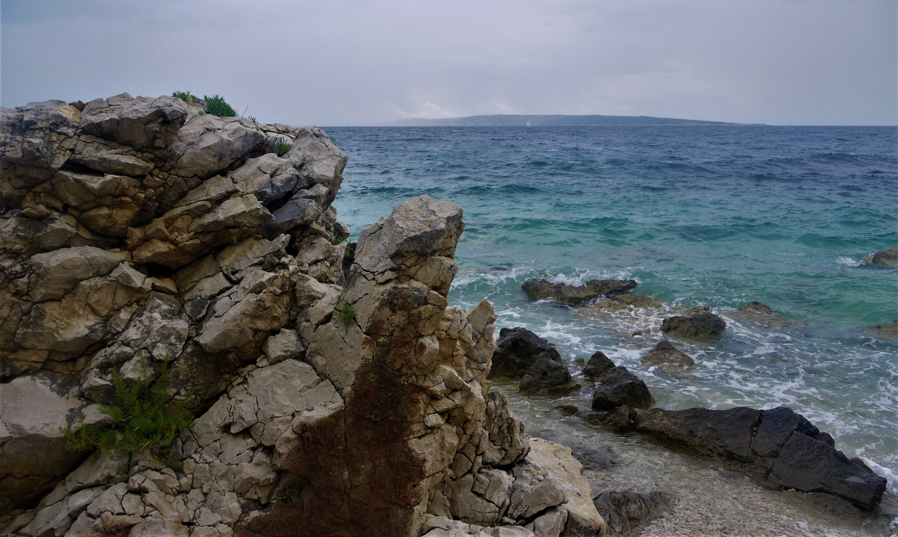 Urlaub 2016 - Felsen am Strand von Frkanj (Insel Rab)