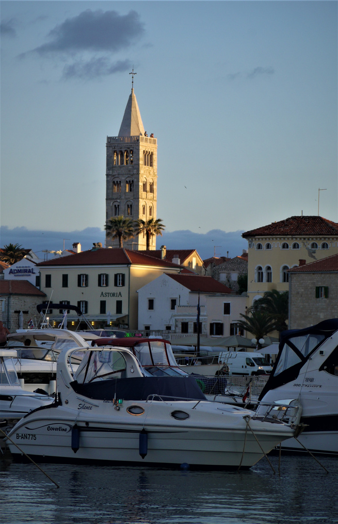 Urlaub 2016 - Rab-Stadt am frühen Abend mit Glockenturm St. Ivan