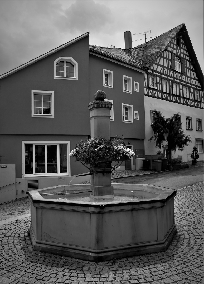 Urlaub 2019 am Bodensee - Ein alter Brunnen in Überlingen