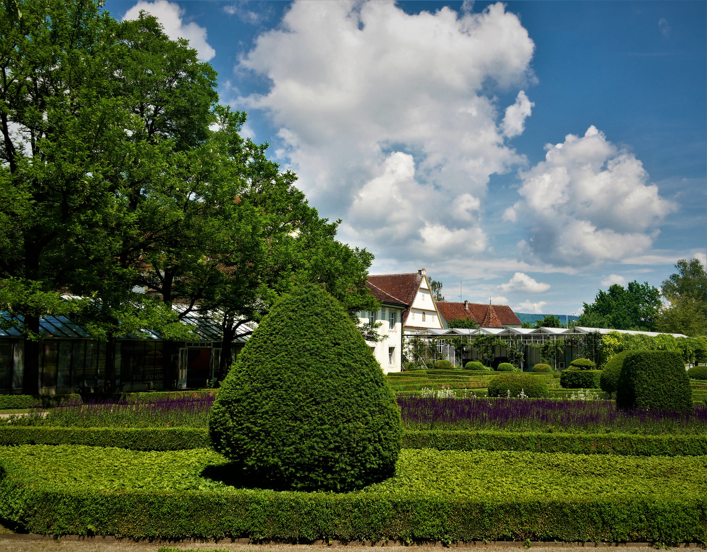 Urlaub Am Bodensee 2021 - Schloss Salem: Der Hofgarten Mit Orangerie Und Eingangspavillion