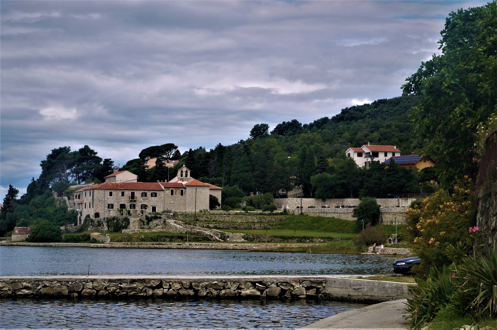 Urlaub auf der Insel Rab 2016 - Blick auf das Kloster Samostan Sv. Eufemije in Kampor (2) 