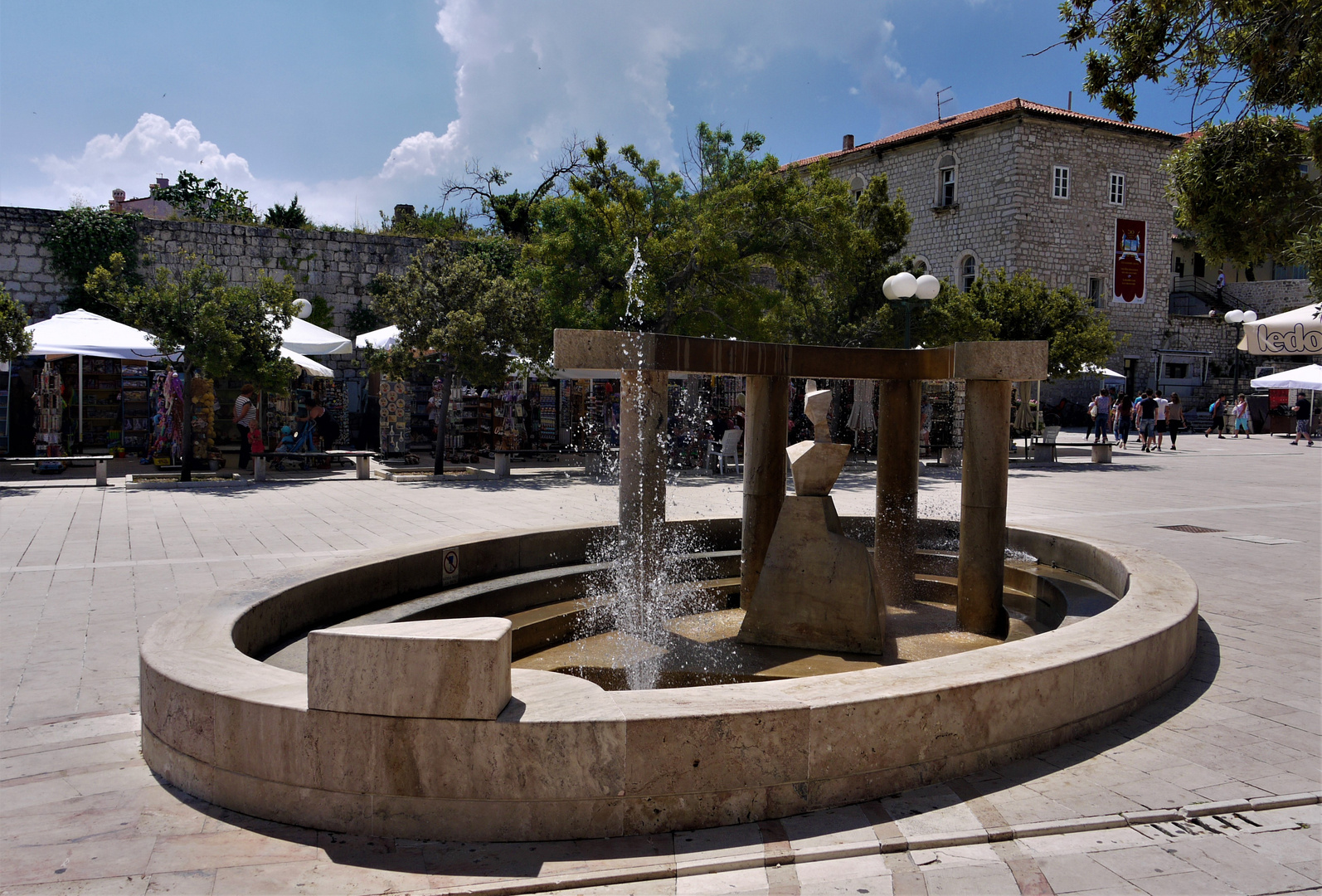 Urlaub Auf Rab 2016 - Trg. Sveti Kristofora mit Brunnen 