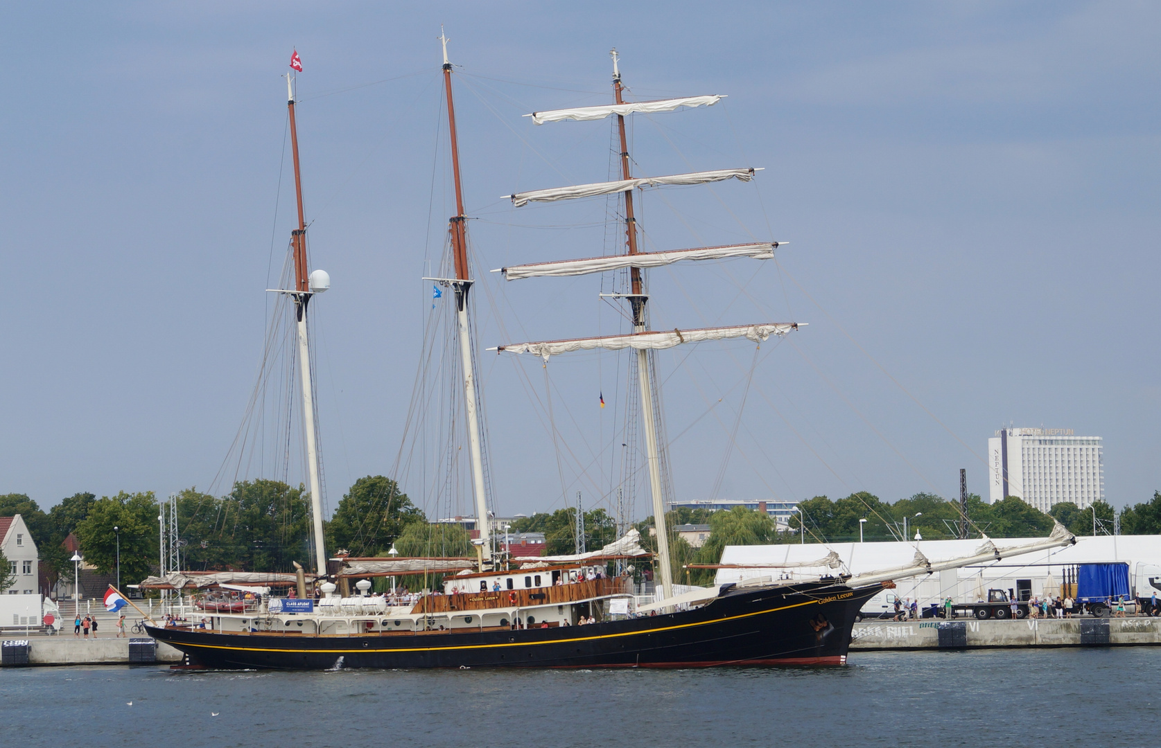 Urlaub in Warnemünde / Hanse Sail 2015 Foto 109