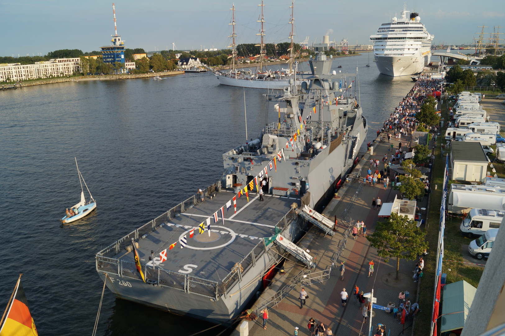 Urlaub in Warnemünde / Hanse Sail 2015 Foto 119