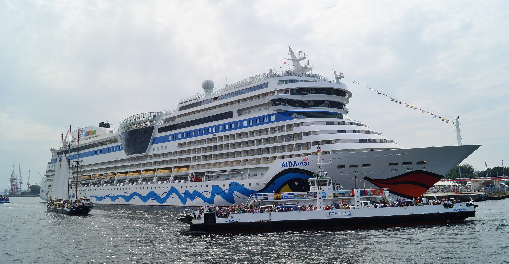 Urlaub in Warnemünde / Hanse Sail 2015 Foto 198