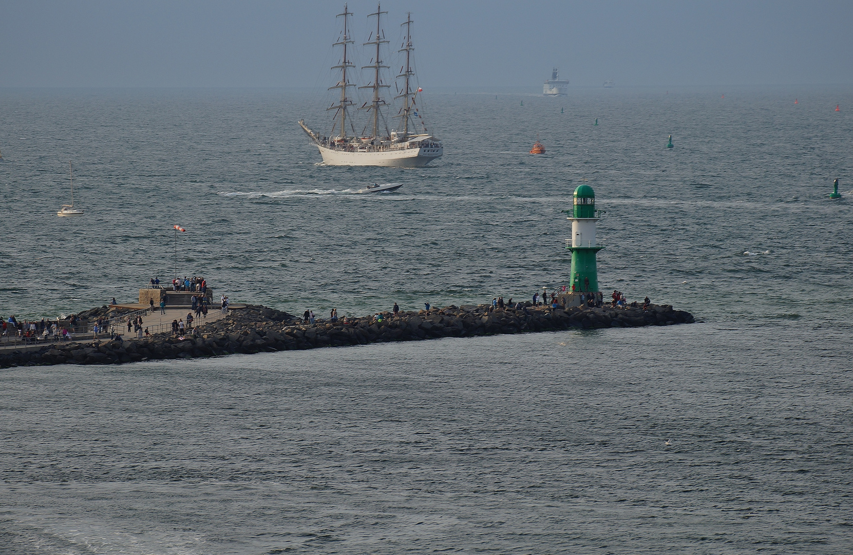 Urlaub in Warnemünde / Hanse Sail 2015 Foto 255