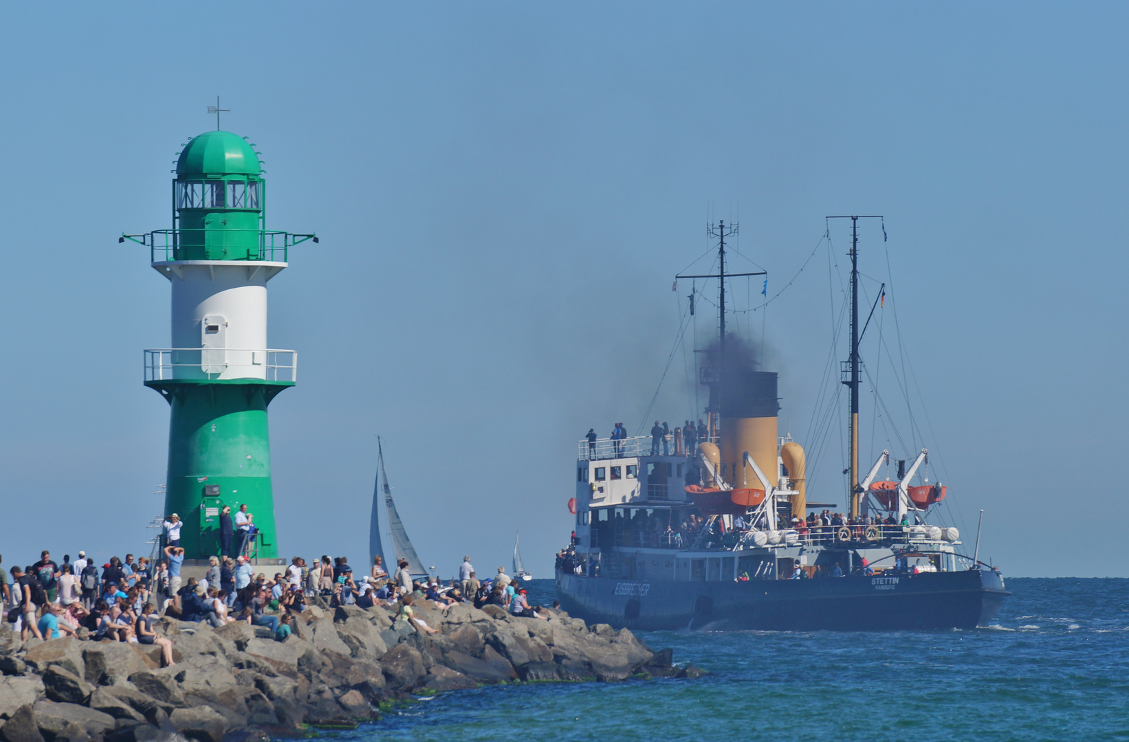 Urlaub in Warnemünde / Hanse Sail 2015 Foto 311