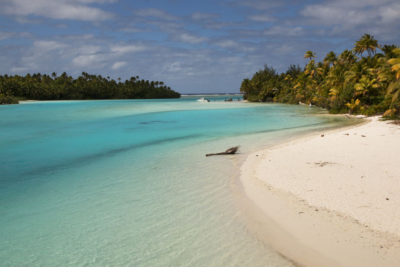 Urlaub pur, das glasklare Wasser der Lagune von Aitutaki