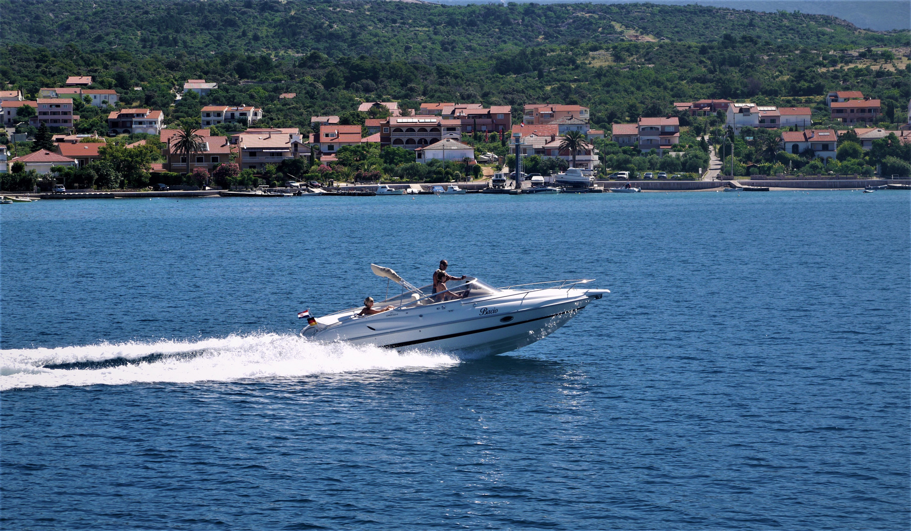 Urlaubszeit - Motorboot vor Palit Insel Rab 2016