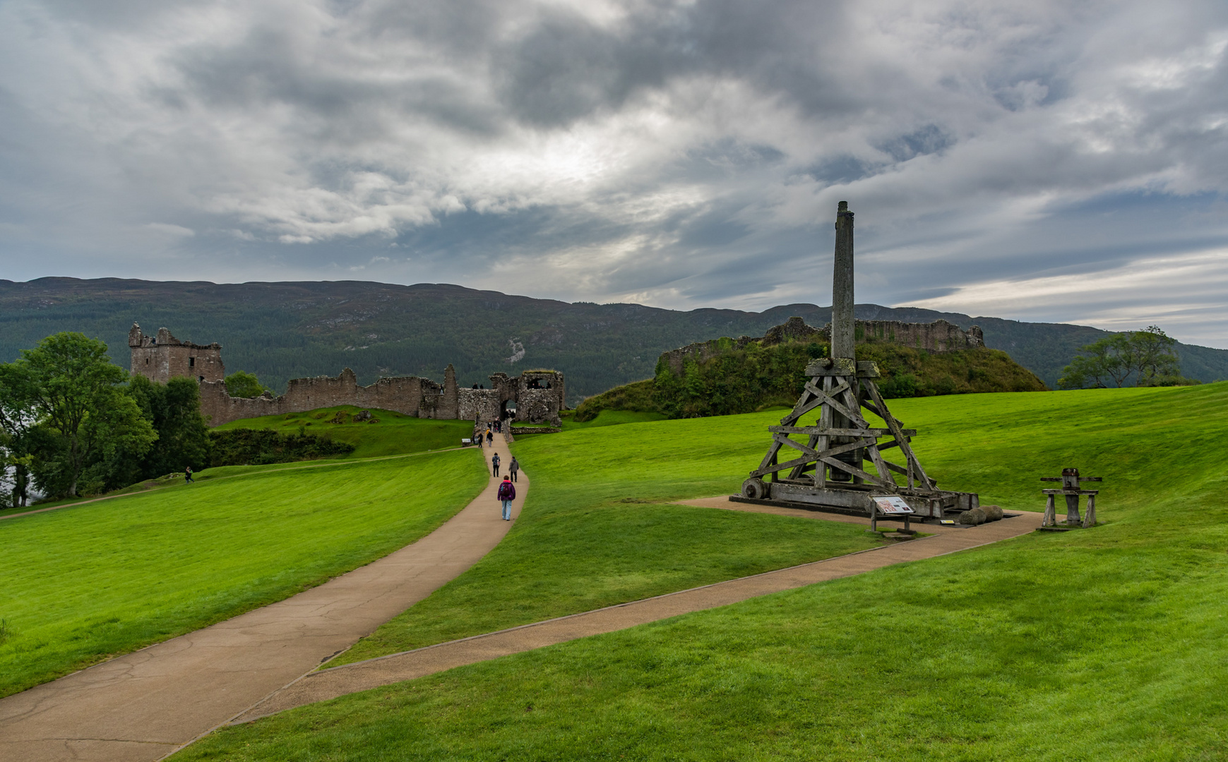 Urquhart Castle 02