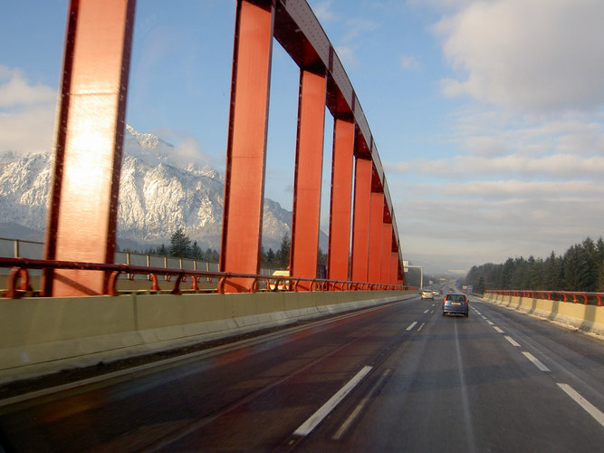 ursteinbrücke mit untersberg bei salzburg