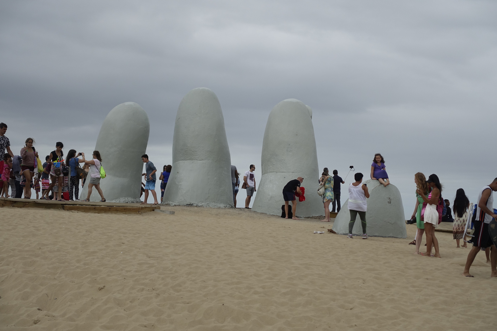 URU - La Mano de Punta del Este