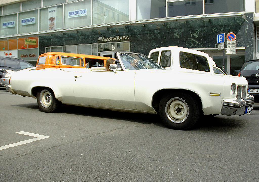 US-Straßenkreuzer 1974er Oldsmobile Delta 88 Convertible.