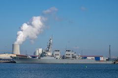 US-Zerstörer DONALD COOK im Rostocker Seehafen
