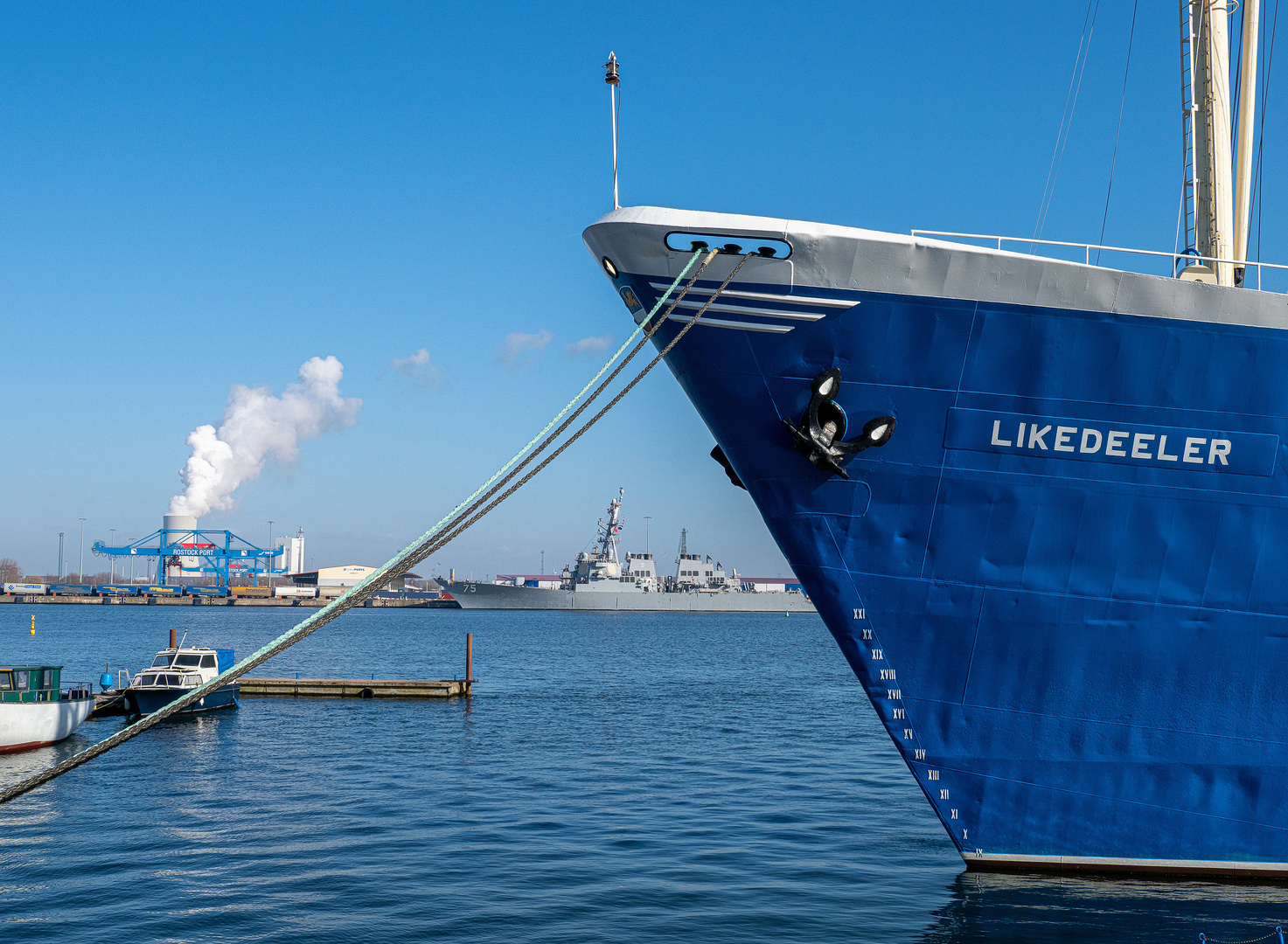 US-Zerstörer DONALD COOK im Rostocker Seehafen