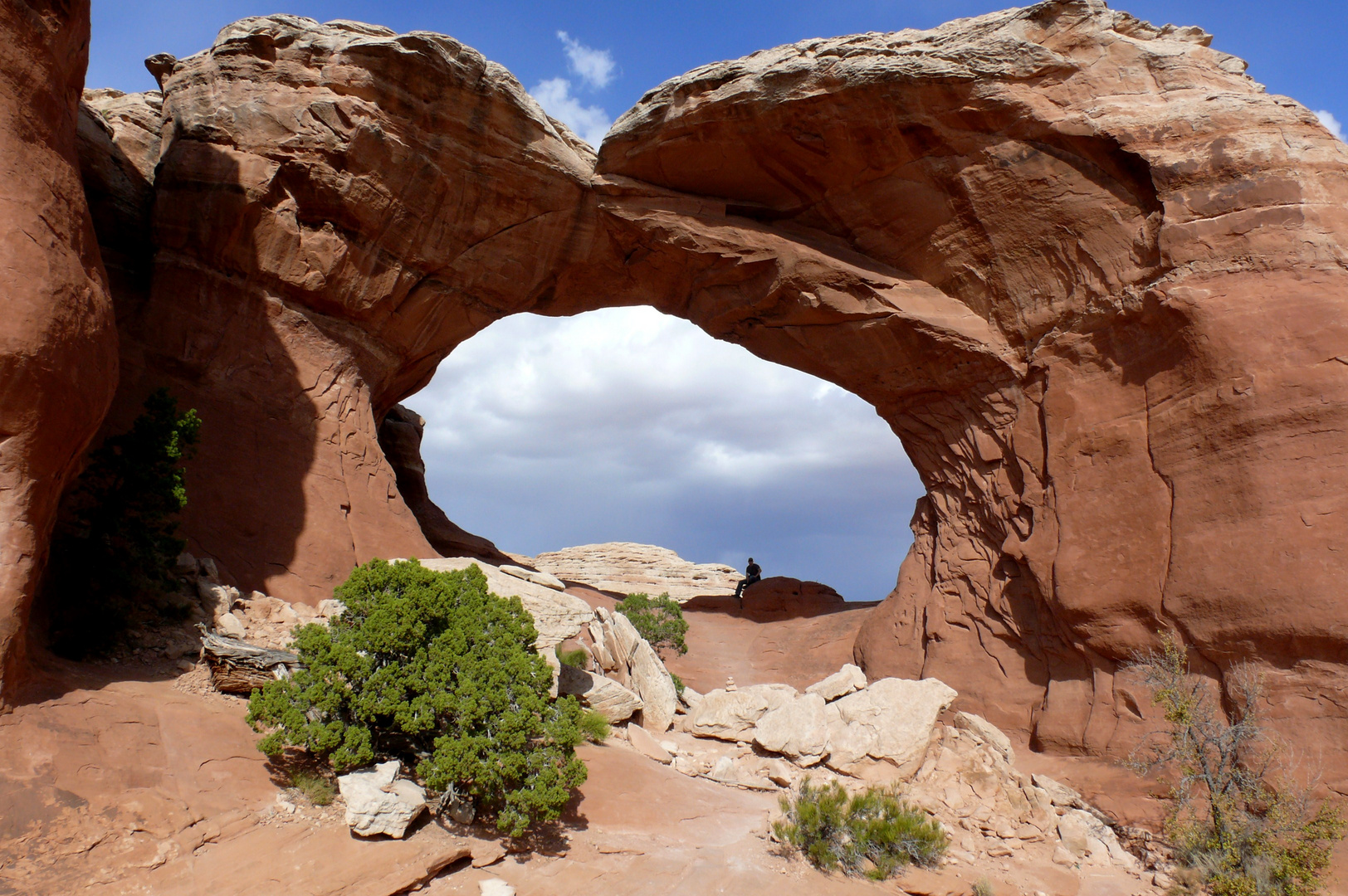 USA 2011 - Autorundreise "Grand Circle" - Einer der vielen gewaltigen Steinbögen im Arches N.P.