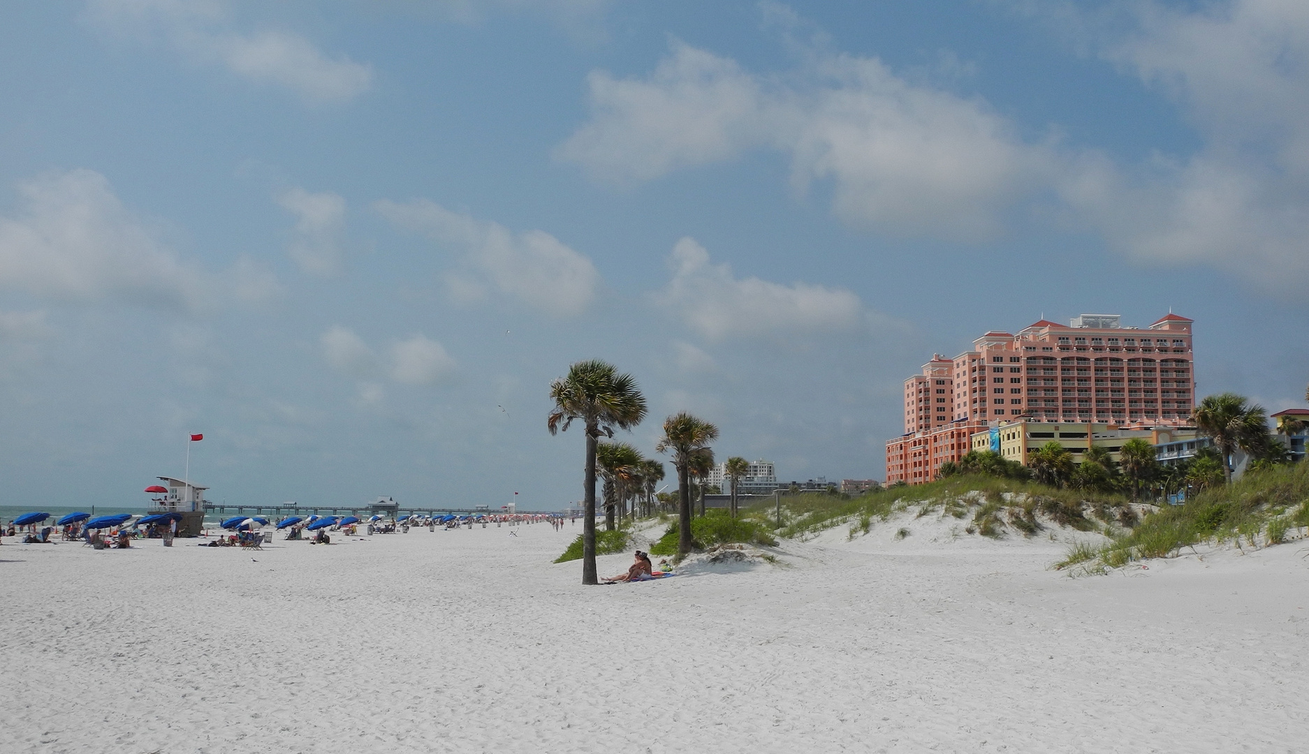 USA-Florida: Badespaß am berühmten Clearwaterbeach von St.Petersburg am Golf von Mexiko.