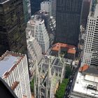 USA: Verloren wirkt die St.Patricks Cathedral mit ihren 100m hohen Türmen inmitten der Wolkenkratzer