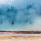 USA, Yellowstone NP, Grand Prismatic Spring, Selfie im Nebel