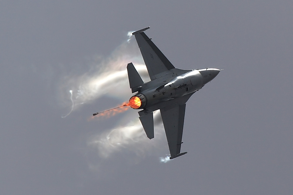 USAF F-16 grau in grau