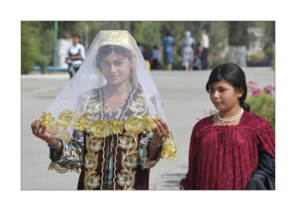 usbekistan | jung vermählte frau | kelin salom – traditioneller brautgruß