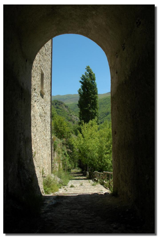 uscendo dal convento