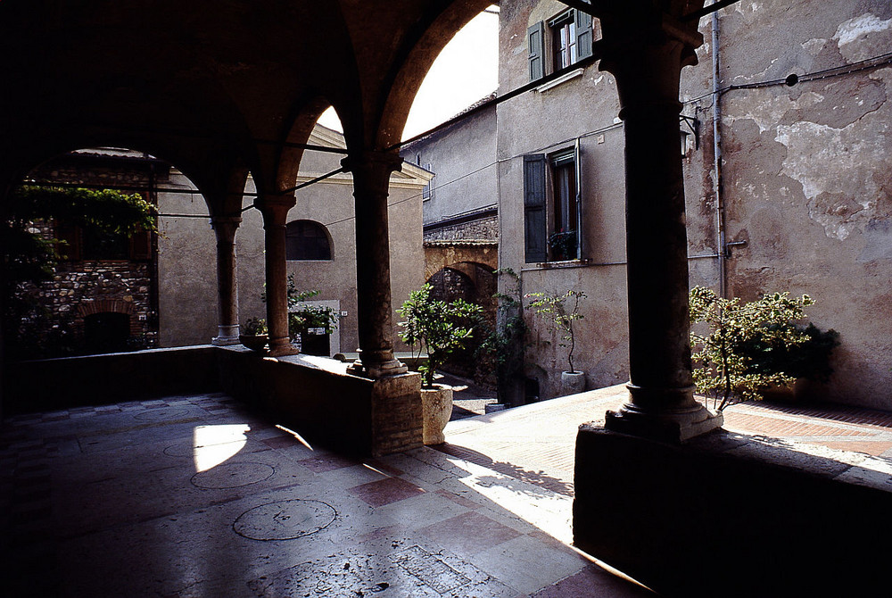 USCENDO DALLA CHIESA