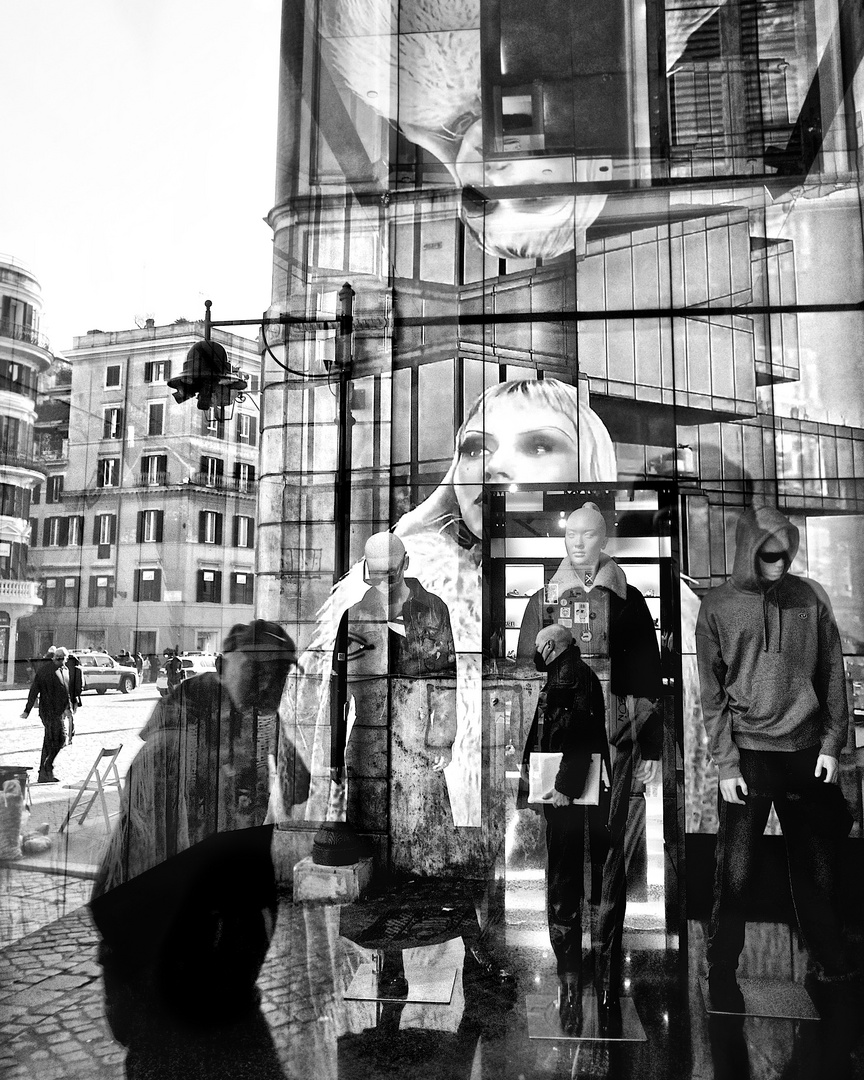 Uscita Metro Piazza di Spagna.