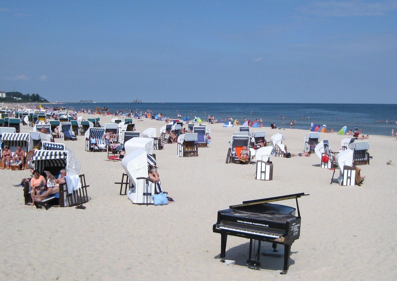 Usedom mit Wind und Wellen und einem Klavier