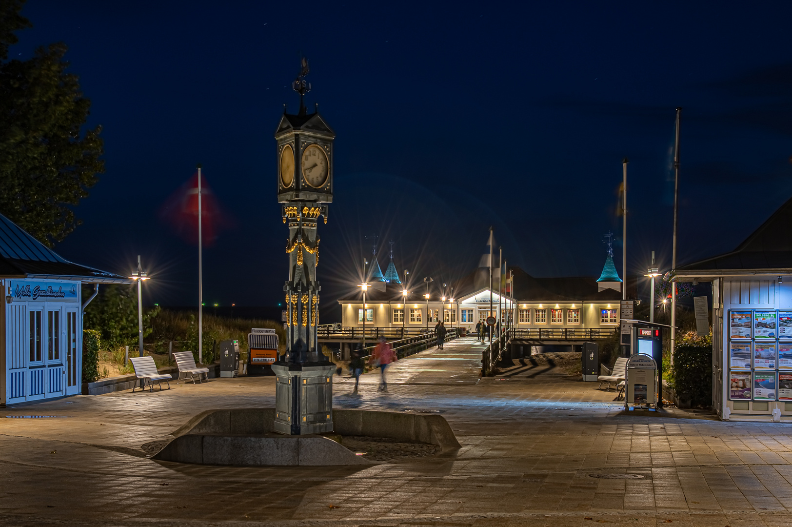 Usedom - Seebrücke Ahlbeck mit historischer Uhr