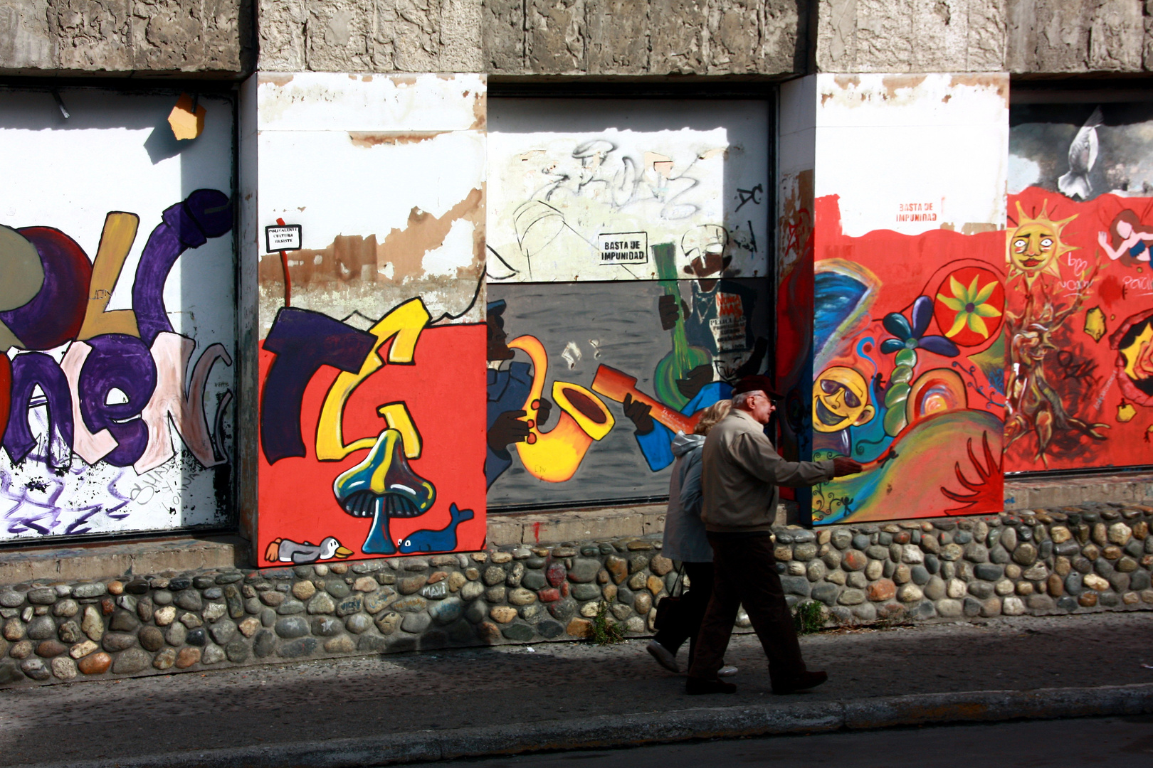 USHUAIA - a colourful town (1)