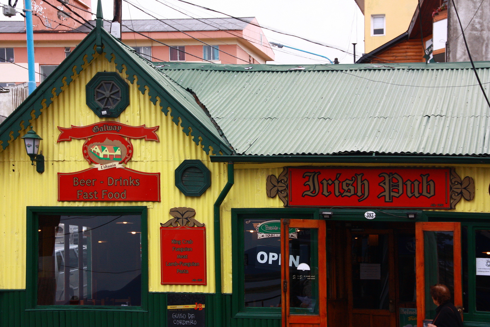 USHUAIA - a colourful town (3)