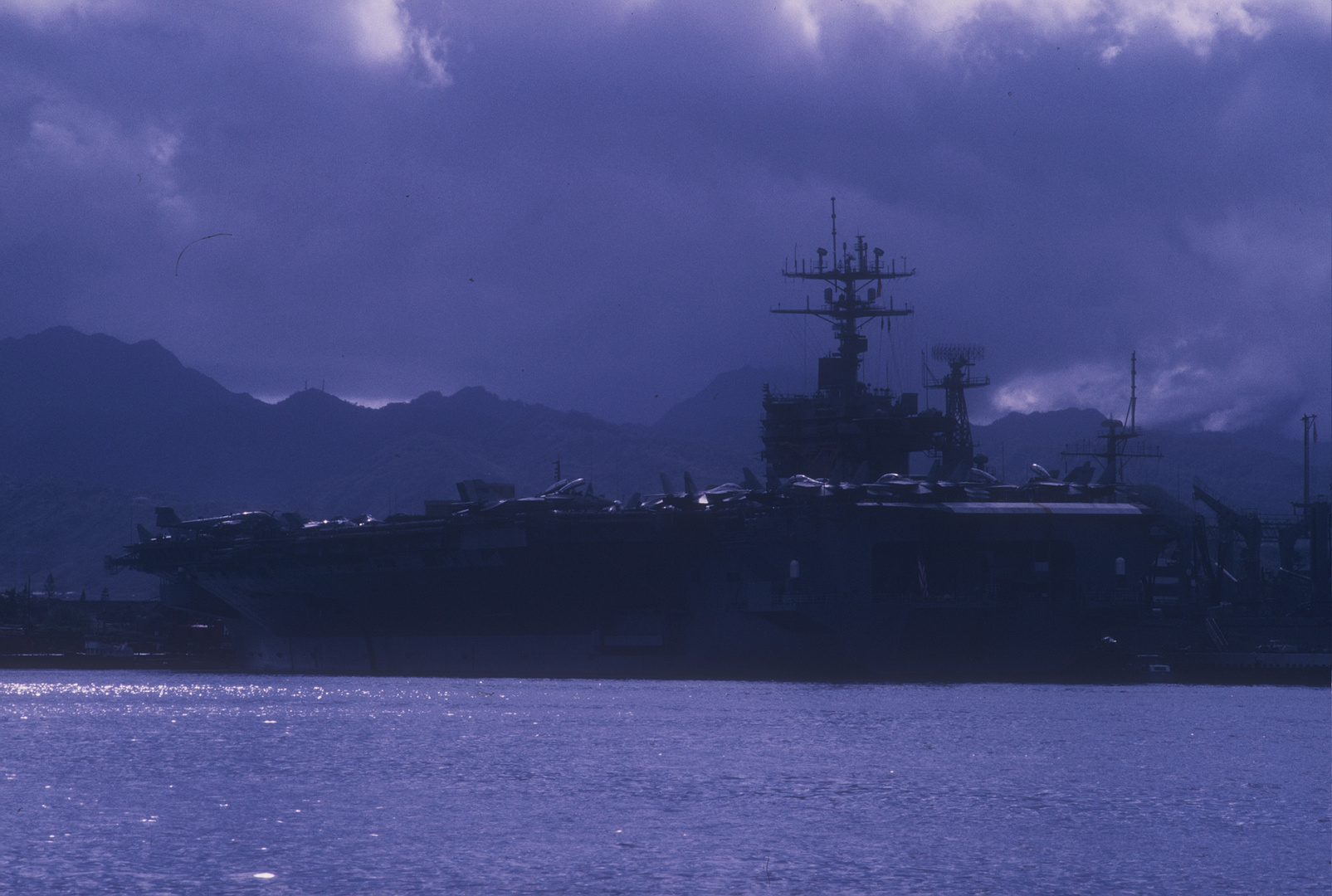 USS NIEMITZ IN PEARL HARBOR AUF DER INSEL OAHU - HAWAII