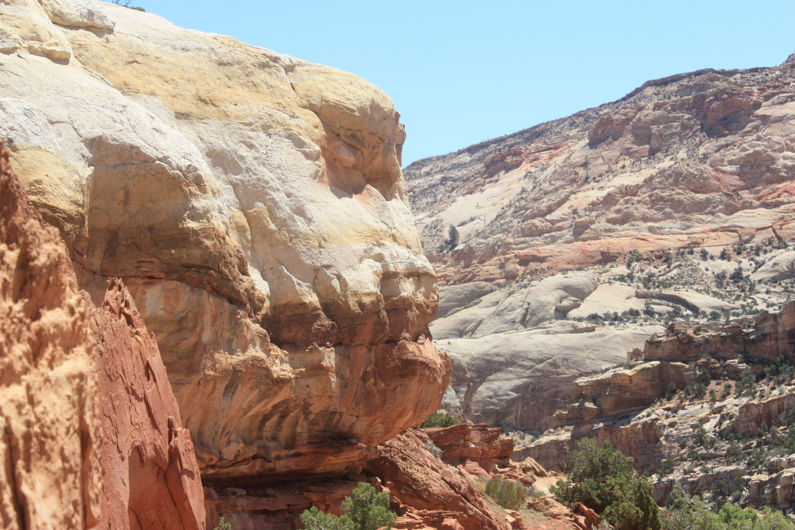 Utah 2009 / Cassidy Arch Trail,  The keeper sleeps !