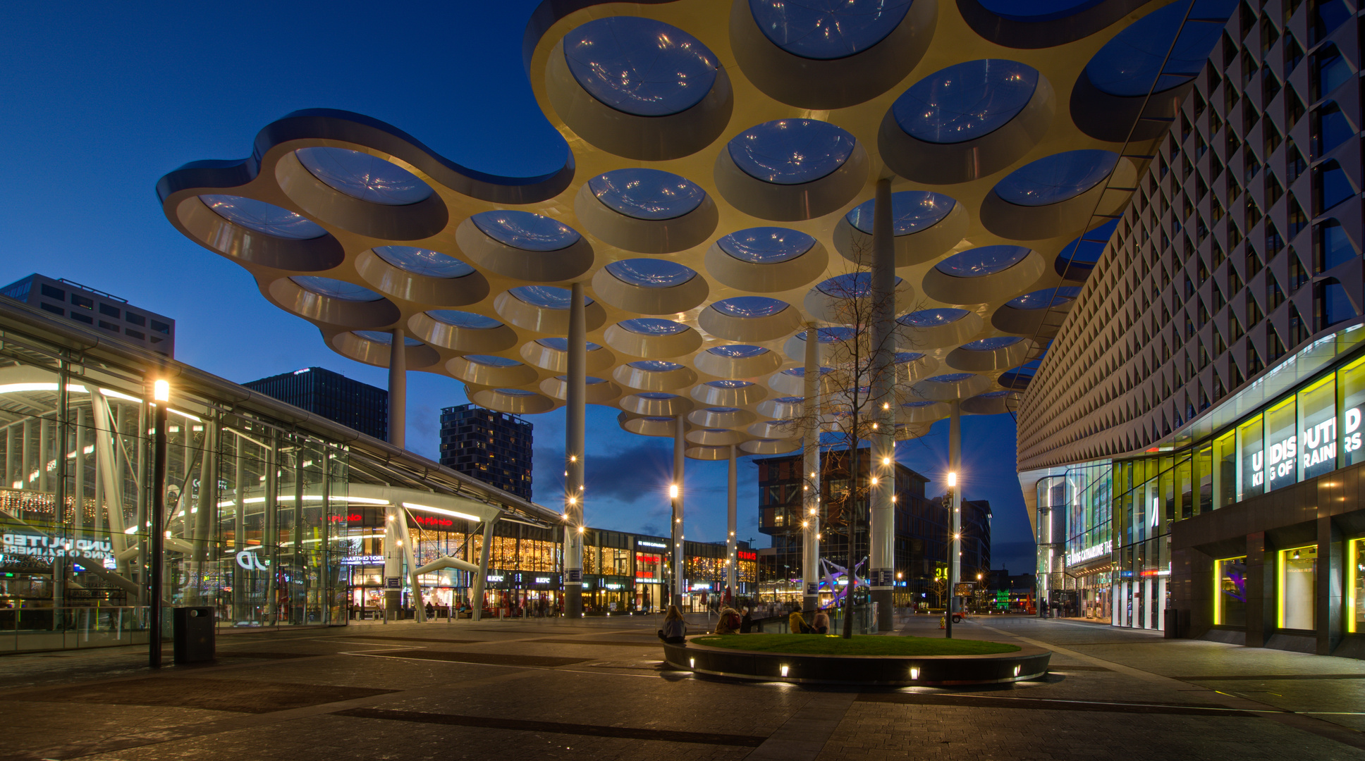 Utrecht - Stationsplein - Railway Station and Hoog Catharijne Shopping Mall - 03