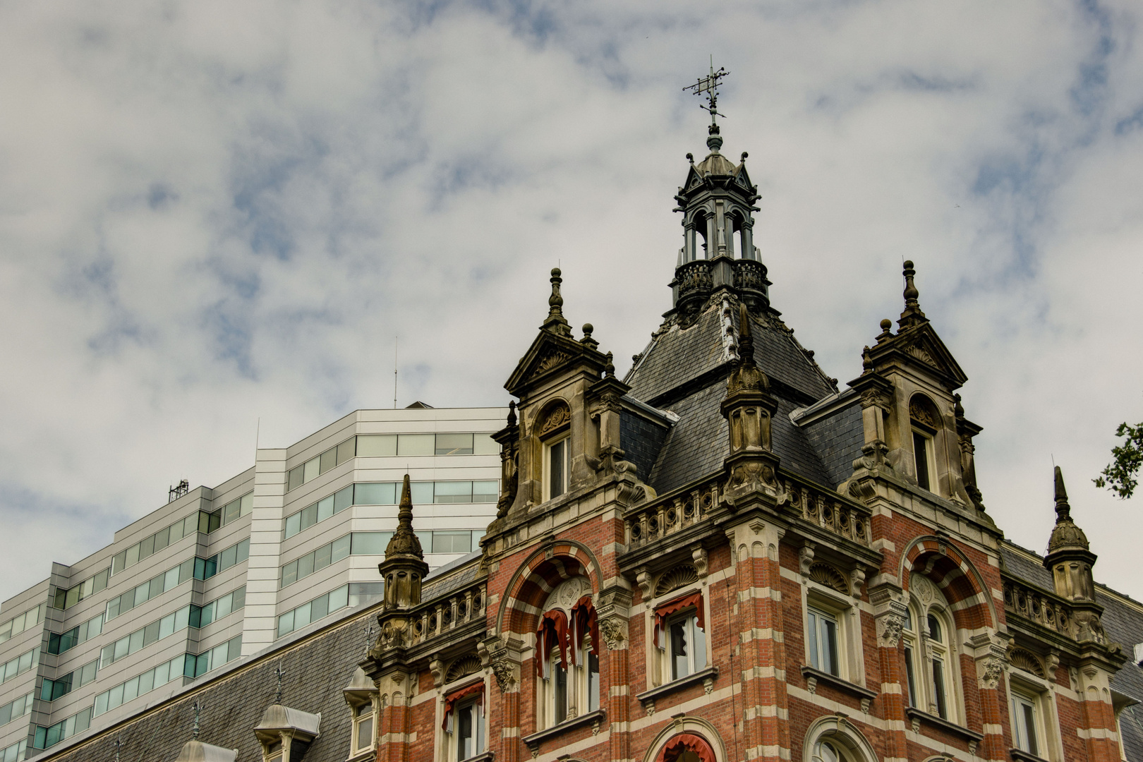 Utrecht - Tulpenburg (ProRail office building) & HGB IV (Main Office of NS, Dutch Railway)