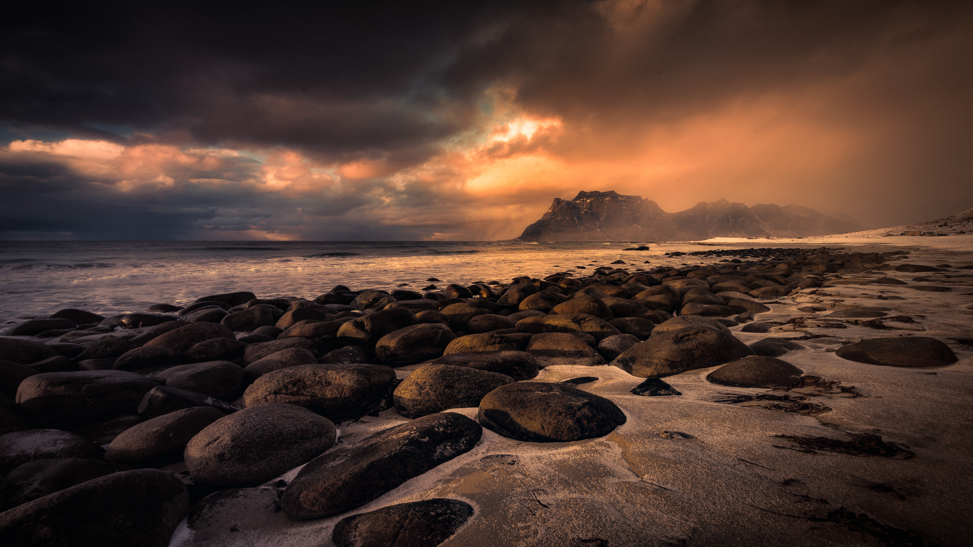 Uttakleiv beach