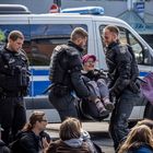 UV Auflösung, Die Bremer Polizei demonstriert: Es geht auch anders