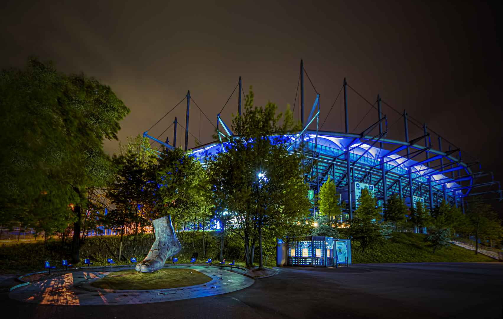 Uwes Seelers Fuß vorm HSV-Stadion