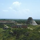  Uxmal, Blick auf die Pyramide des Zauberes