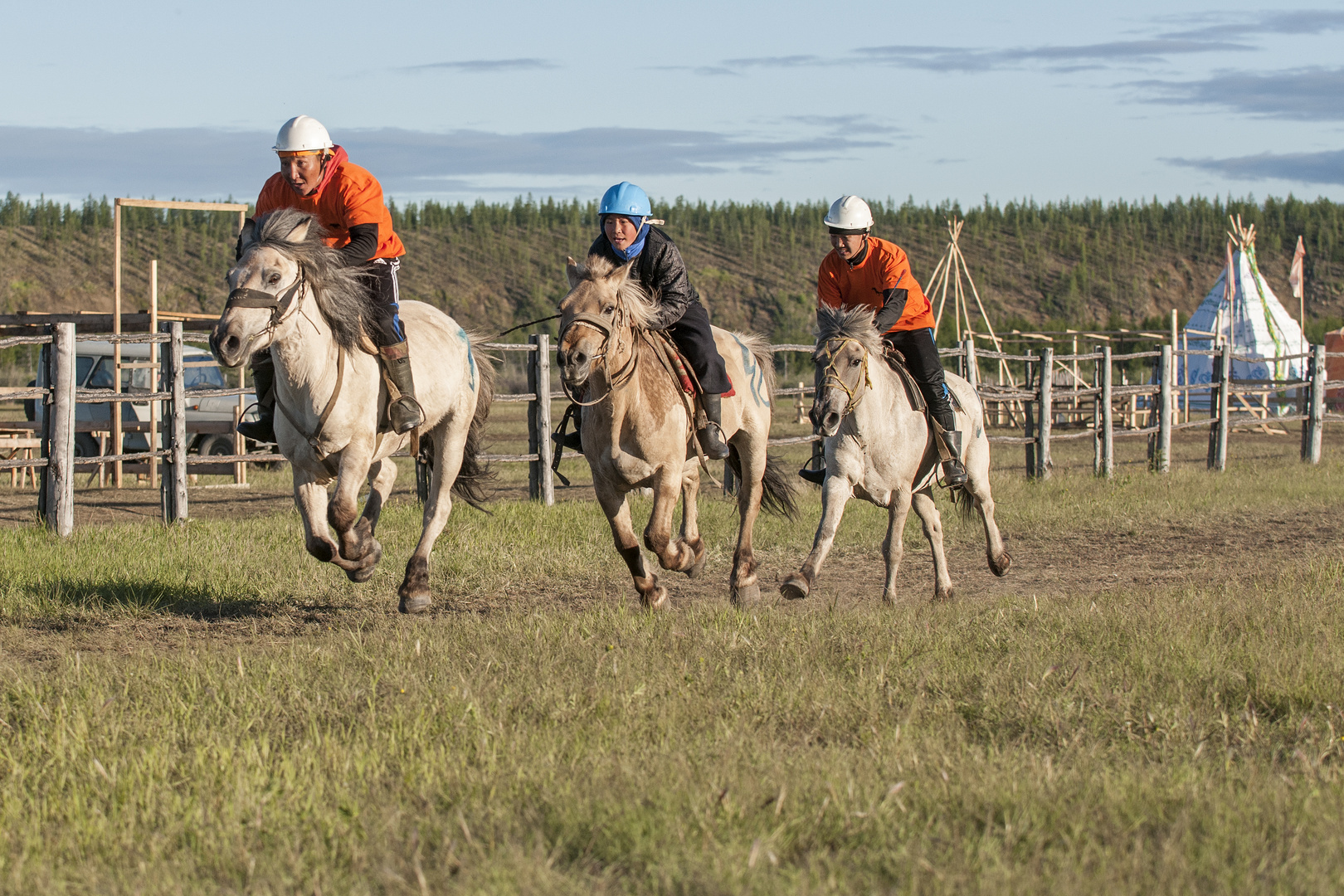 Uysuyakh Festival Jakutien Jockeys