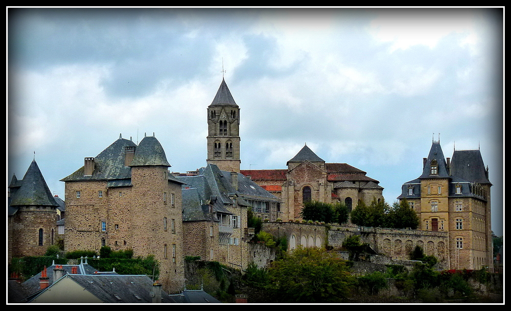 UZERCHE - 2 -