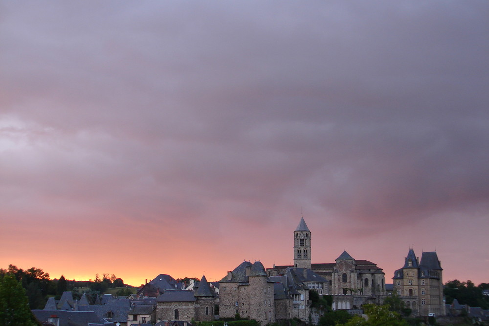 uzerche le soir