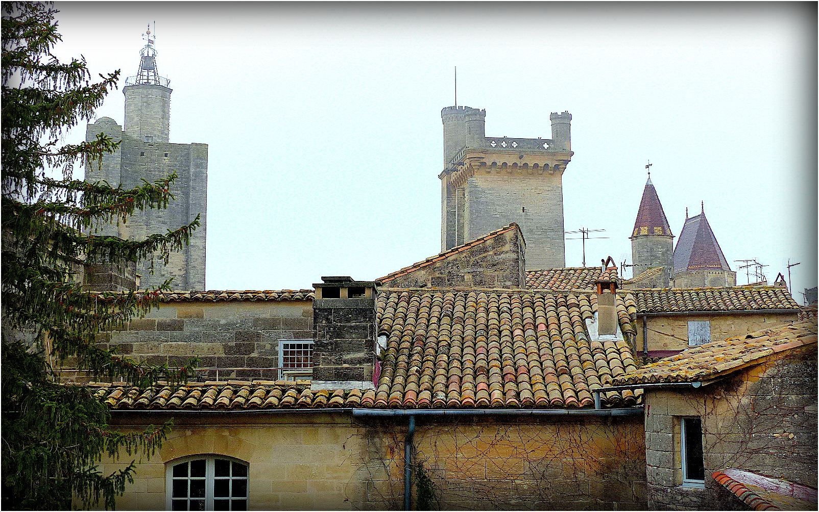 UZES - 10 -