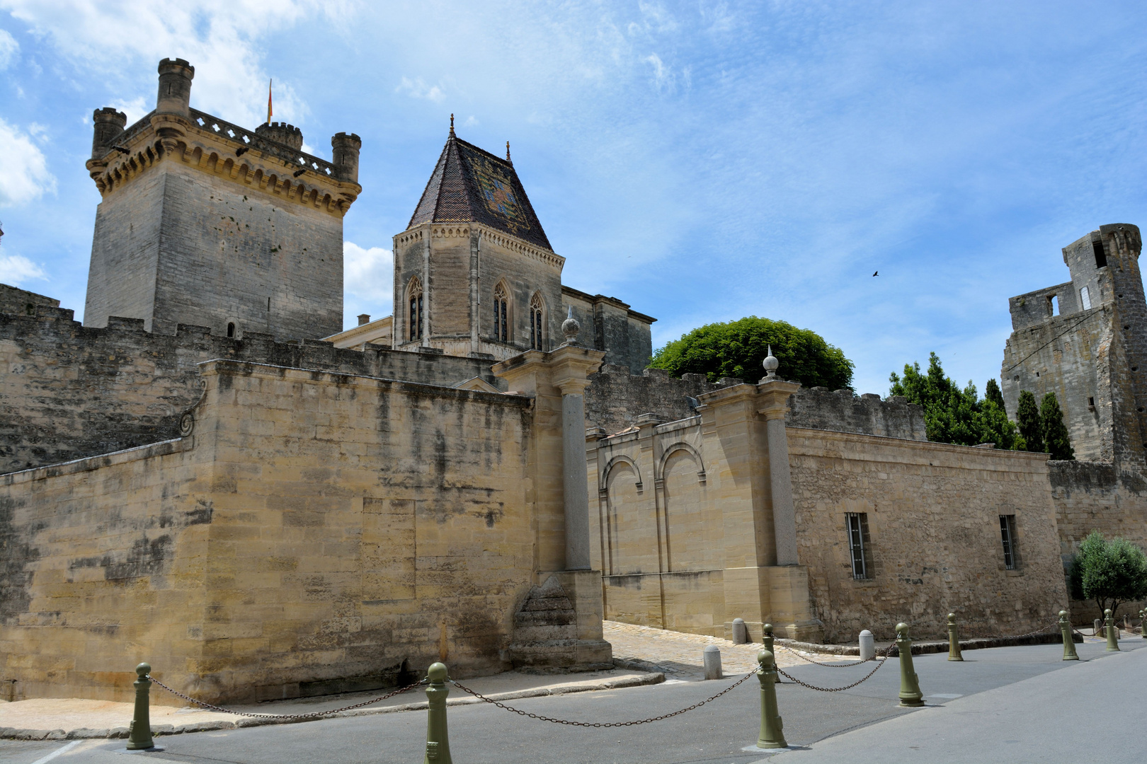 UZES (30)- Le chateau